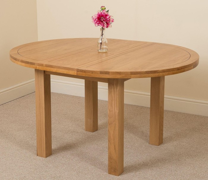 Solid wood extendable table