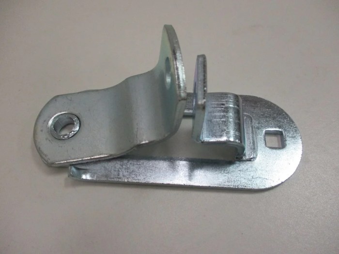 Trailer door latch