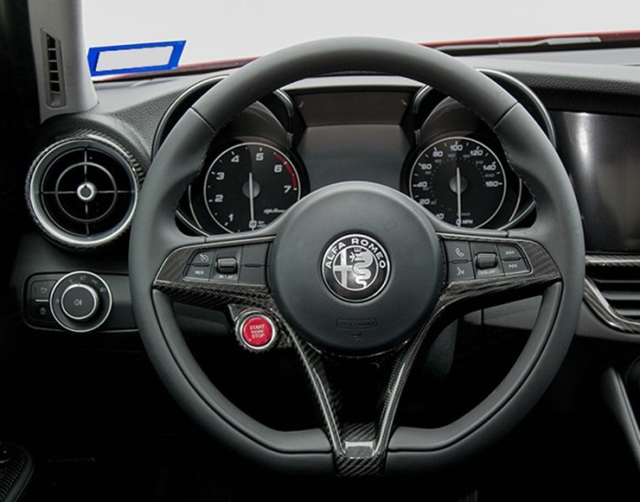 Alpha romeo guilia streaing wheel w paddle shifters