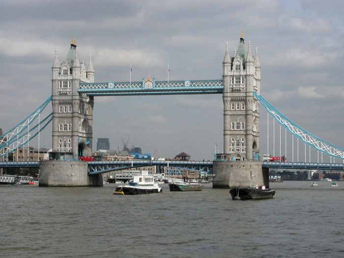 Thames london panorama june file 2009 wikipedia description