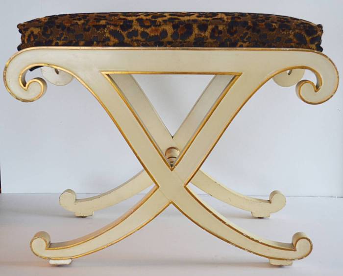 Hollywood Regency Hall Tree Bench: A Glamorous and Dramatic Style