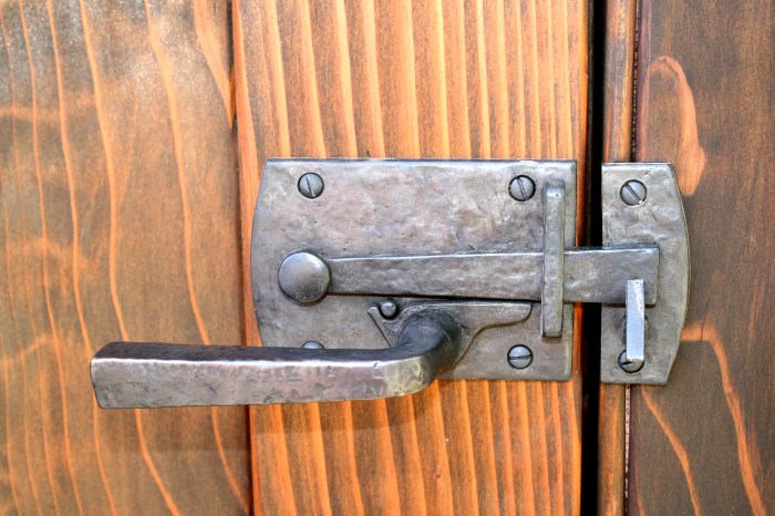 Latches gates snug cottage vary hooverfence