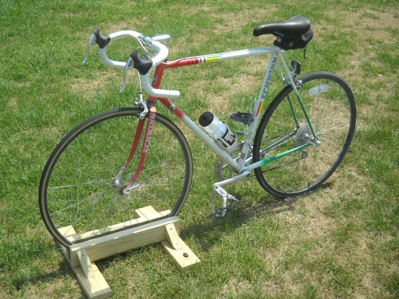 Bike stand rack diy stands bicycle simple wood storage bikes racks wooden make instructables repair ideas easy triathlon made mountain