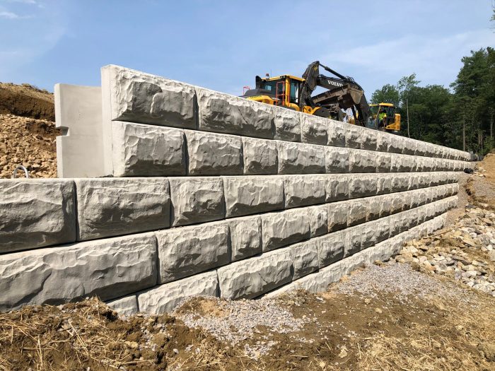 Building a retaining wall in concrete vs apvers