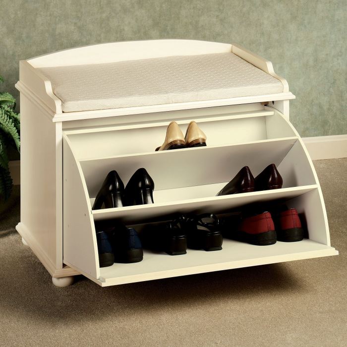 Hall Tree Bench with Hidden Shoe Rack: A Clever Design