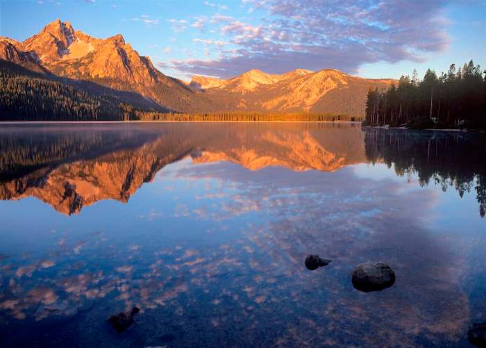 Sawtooth mountains minnesota