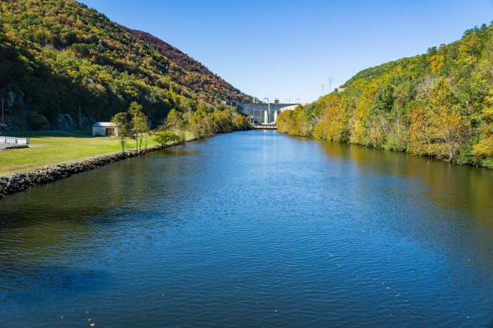 Smith mountain lake water temperature