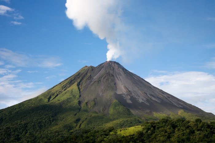 Costa rica mountains arenal mountain volcano majestic discover most