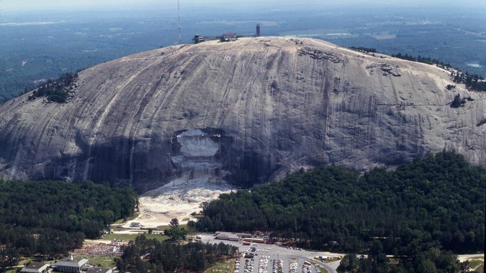 Mountain stone wikipedia carving wiki train