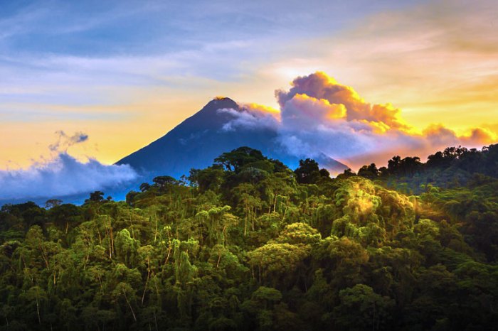 Sprachreisen kostarika mountains volcanoes centrala america kávy volcano croaziere sunrise dovolenka celeste rio