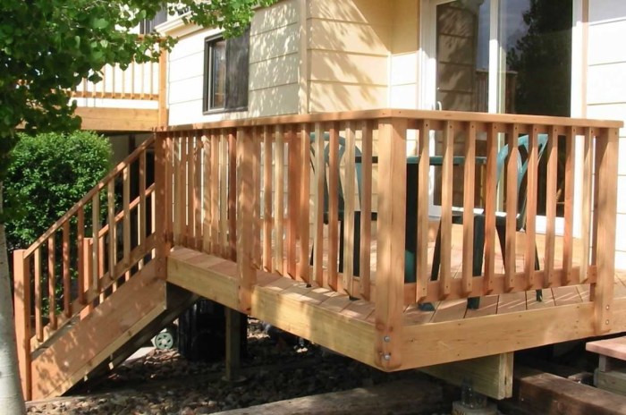 Wood deck railing