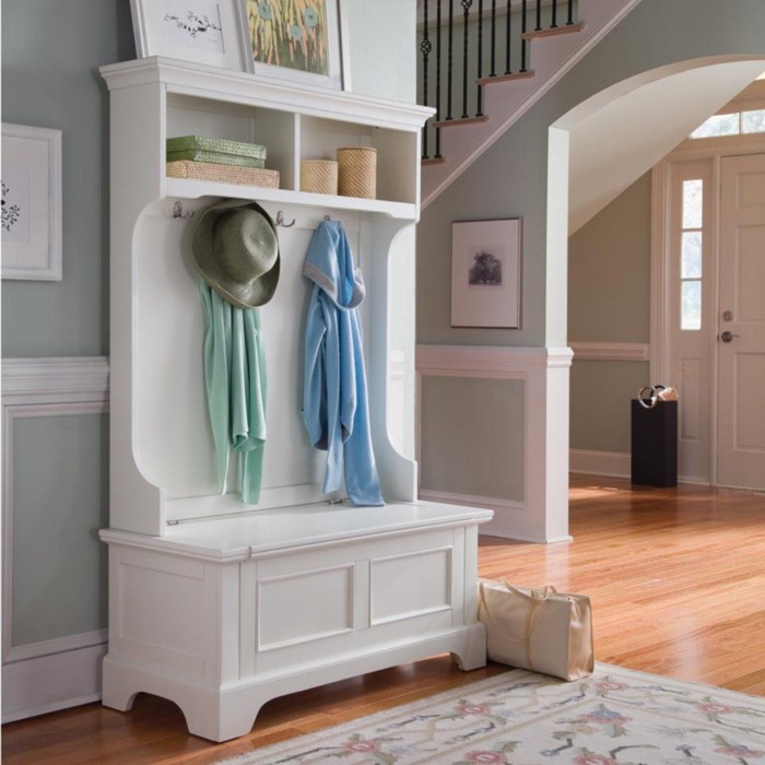 Elevate Your Entryway: Hall Tree Bench with Stylish Design