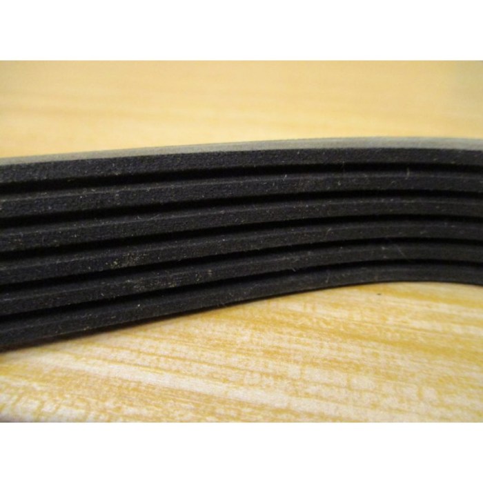 K080670 serpentine belt