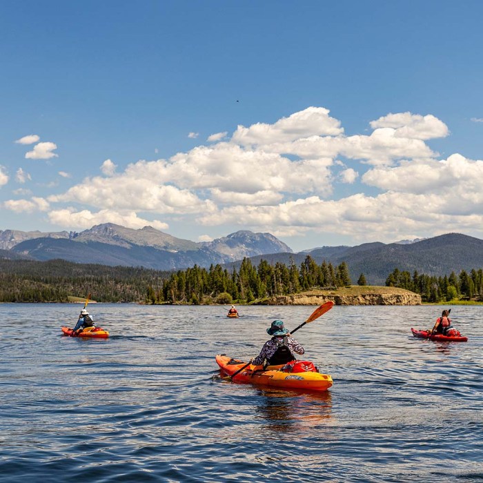 What lakes in rocky mountains can you kayak in