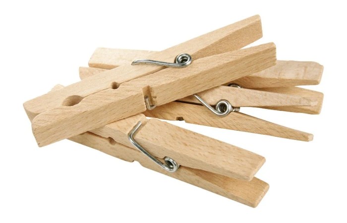 Wooden close pins