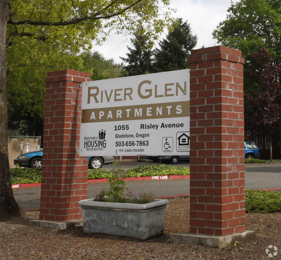 River glen apartments