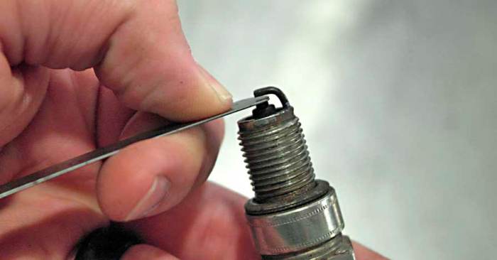 Spark Plug Gap: Adjusting to the Correct Setting