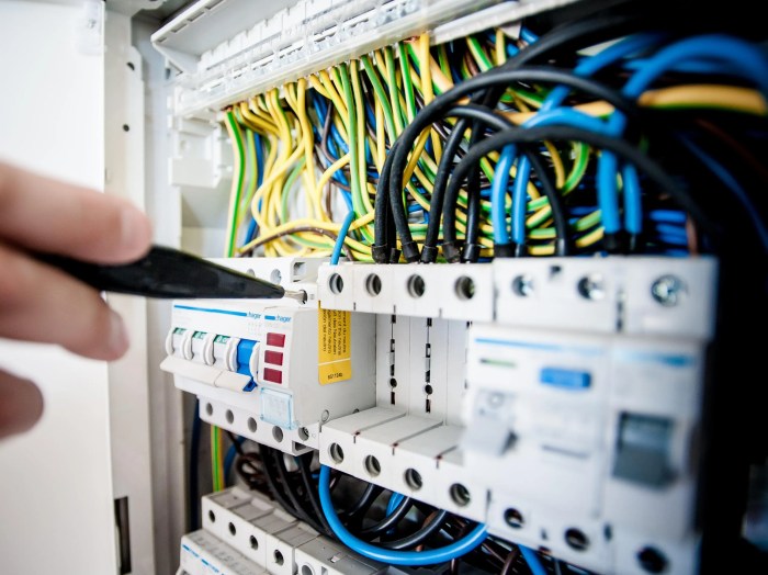 Fault finding circuit breakers systems