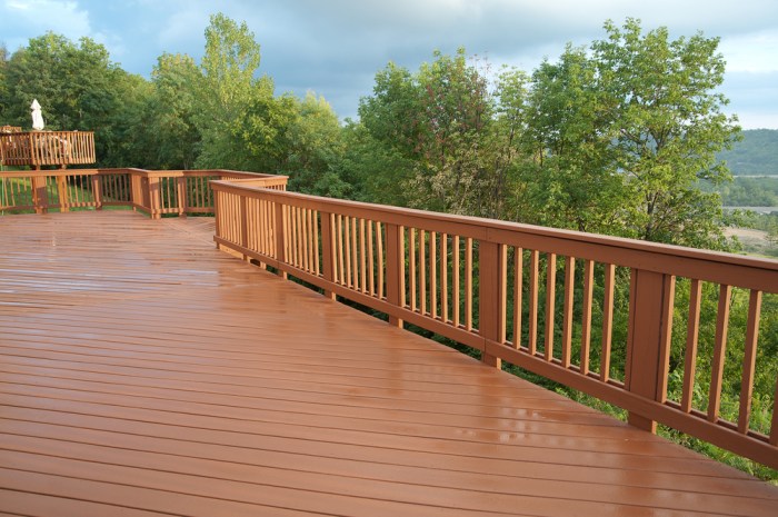 Wood patio railing